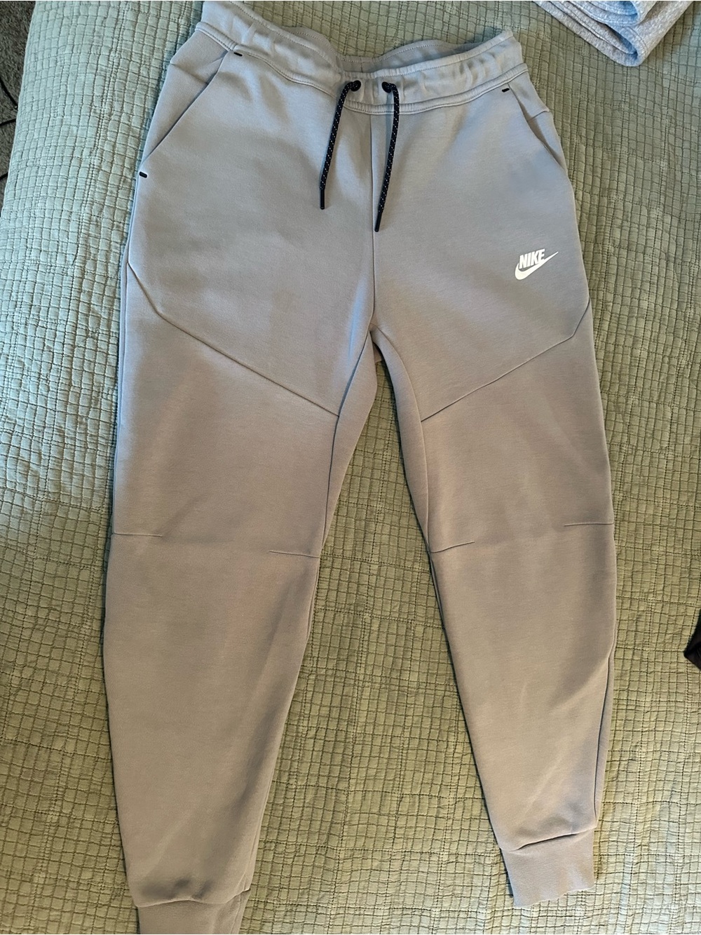 Nike Tech joggers slim fit men’s small